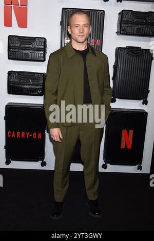 Hollywood, USA. Dezember 2024. Taron Egerton kam am 5. Dezember 2024 zur „Carry-on“-Premiere in Los Angeles im Egyptian Theatre in Hollywood, KALIFORNIEN. © Janet Gough/AFF-USA. COM Credit: AFF/Alamy Live News Stockfoto