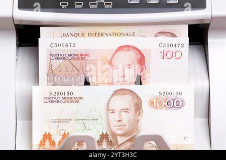 Luxemburgisches Geld - Franken in der Zählmaschine Stockfoto