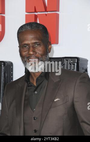 CA. 5. Dezember 2024. Curtiss Cook at Arrivals for CARRY-ON Premiere, The Egyptian Theatre Hollywood, Los Angeles, CA, 05. Dezember 2024. Quelle: Elizabeth Goodenough/Everett Collection/Alamy Live News Stockfoto