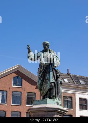 Statue von Laurens Janszoon Coster auf dem Grote Markt in Haarlem, Niederlande Stockfoto