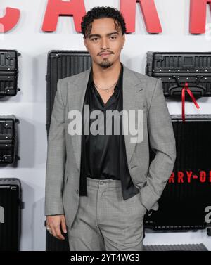 Tonatiuh kommt am Donnerstag bei Netflix's CARRY ON Premiere im ägyptischen Theater in Hollywood, CA. Dezember 2024. (Foto: Sthanlee B. Mirador/SIPA USA) Stockfoto