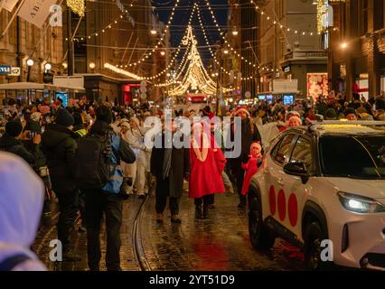 Bürgermeister von Helsinki bei der Weihnachtszeremonie in der Aleksanterinkatu-Straße Stockfoto