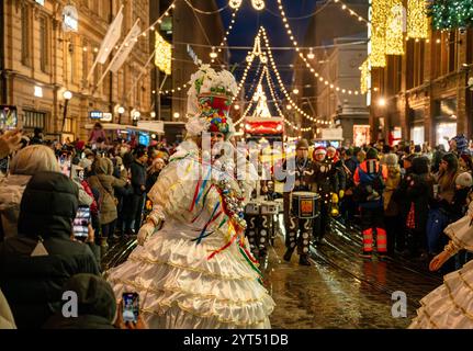 Weihnachtliche Eröffnungszeremonie von Helsinki auf der Straße Aleksanterinkatu Stockfoto