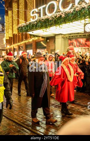 Bürgermeister von Helsinki bei der Weihnachtszeremonie in der Aleksanterinkatu-Straße Stockfoto