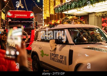 Weihnachtliche Eröffnungszeremonie von Helsinki auf der Straße Aleksanterinkatu Stockfoto