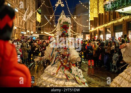 Weihnachtliche Eröffnungszeremonie von Helsinki auf der Straße Aleksanterinkatu Stockfoto