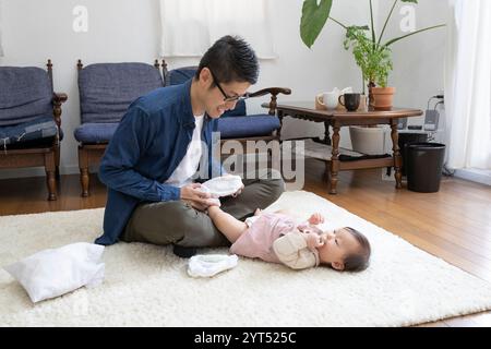 Vater sich verändernden baby's Windeln Stockfoto