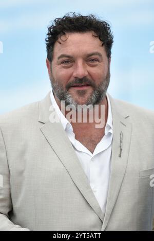 77. Filmfestival von Cannes, 19. Mai 2024: Schauspieler Denis Ménochet posiert während des Fotoaufrufs des Films Gerüchte *** Lokale Bildunterschrift *** Stockfoto