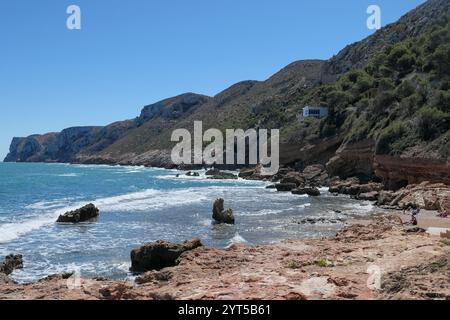 Denia in Alicante: Die Küste in der Nähe von Cala Les Rotes Stockfoto