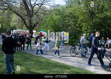 Kopenhagen, Dänemark. Mai 2024. Die Feier des Internationalen Arbeitstages in Faelledparken. (Foto: Kristian Tuxen Ladegaard Berg/SOPA Images/SIPA USA) Credit: SIPA USA/Alamy Live News Stockfoto