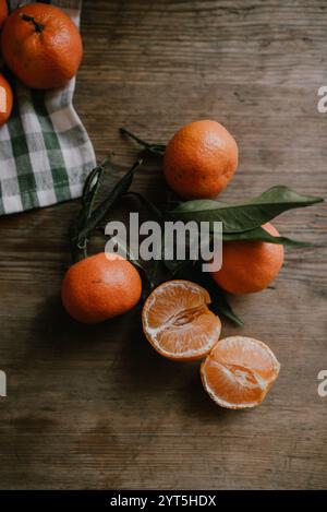 Mandarinen auf dem Tisch Stockfoto