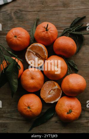 Mandarinen auf dem Tisch Stockfoto