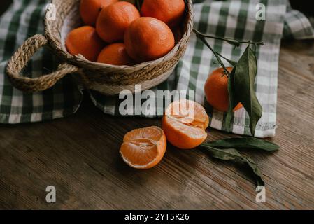 Mandarinen auf dem Tisch Stockfoto