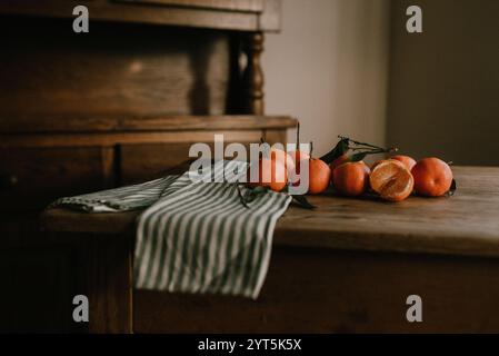 Mandarinen auf dem Tisch Stockfoto