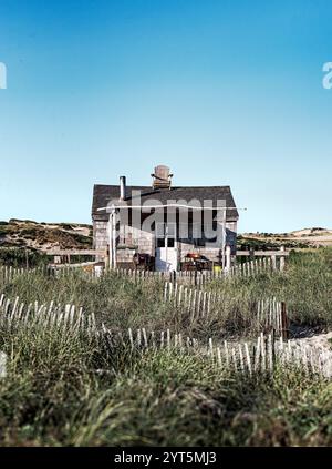 Eine von 18 Dünenhütten im Abschnitt Provincelands der Cape Cod National Seashore. Stockfoto