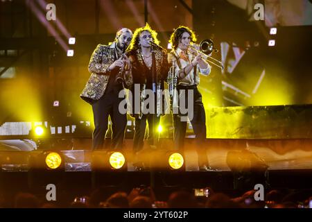 Neapel, Italien. Dezember 2024. Patagarri während der X Factor Finalshow auf der Piazza del Plebiscito in Neapel am 5. Dezember 2024 (Foto: Alessandro Garofalo/LaPresse) Credit: LaPresse/Alamy Live News Stockfoto