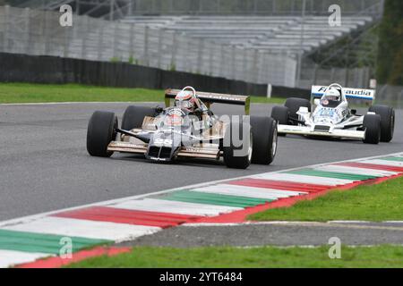 Scarperia, Italien - 12. Oktober 2024: Pfeile A1b des Jahres 1979 ex Riccardo Patrese fahren von unbekannt in Aktion während der Übungssitzung in Mugello Circui Stockfoto