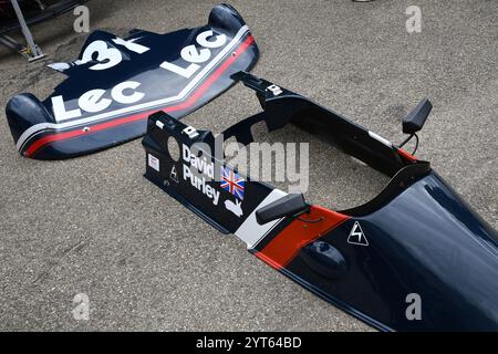 Scarperia, Italien - 12. Oktober 2024: Details zum LEC CRP1 des Jahres 1977 ex David Purley in der Box während der Trainingseinheit auf dem Mugello Circuit. Stockfoto