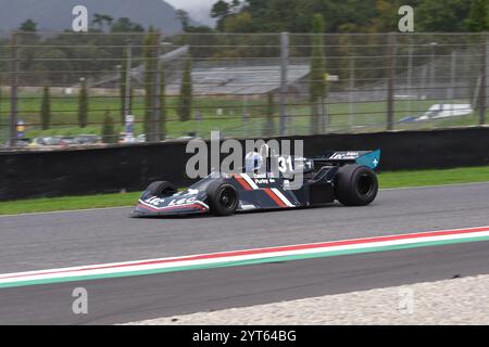 Scarperia, Italien - 12. Oktober 2024: LEC CRP1 des Jahres 1977 ex David Purley fährt von UNKNOWN in Aktion während der Trainingseinheit auf dem Mugello Circuit. Stockfoto