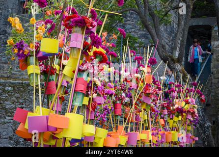 Girona, Spanien, 11. Mai 2013: Lebhafte Blumenarrangements beim Gironas Temps de Flors Festival Stockfoto