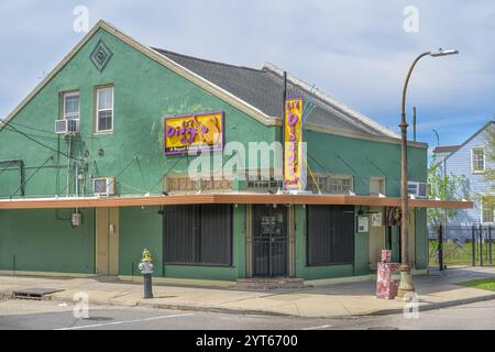 NEW ORLEANS, LA, USA - 10. MÄRZ 2024: Vor dem historischen Li'l Dizzy's Cafe auf der Esplanade Avenue im Stadtteil Treme Stockfoto