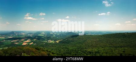 Panoramablick vom Pinnacle of the Appalachian Trail, Blue Mountain, Appalachian Mountains, Pennsylvania, USA Stockfoto