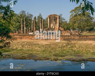 Ruinen von Wat Chetuphon in Sukhothai, Thailand Stockfoto