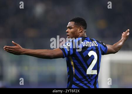 Mailand, Italien, 26. November 2024. Denzel Dumfries vom FC Internazionale reagiert beim Spiel der UEFA Champions League in Giuseppe Meazza, Mailand. Der Bildnachweis sollte lauten: Jonathan Moscrop / Sportimage Stockfoto