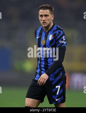 Mailand, Italien, 26. November 2024. Piotr Zielinski vom FC Internazionale sieht beim Spiel der UEFA Champions League in Giuseppe Meazza, Mailand, an. Der Bildnachweis sollte lauten: Jonathan Moscrop / Sportimage Stockfoto