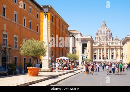 Blick von der Via della Conciliazione zum Petersdom, Vatikanstadt, Rom, Italien Stockfoto