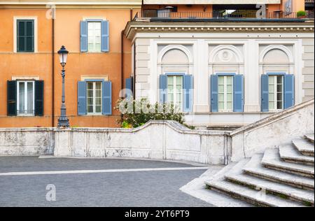 Gebäude rund um die Spanische Treppe, Rom, Italien Stockfoto