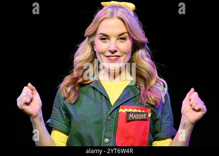 London, Großbritannien. Maddie Moate. Maddie Moates sehr kurioser Weihnachtsfoto, das Apollo Theatre, Shaftesbury Avenue. Quelle: michael melia/Alamy Live News Stockfoto