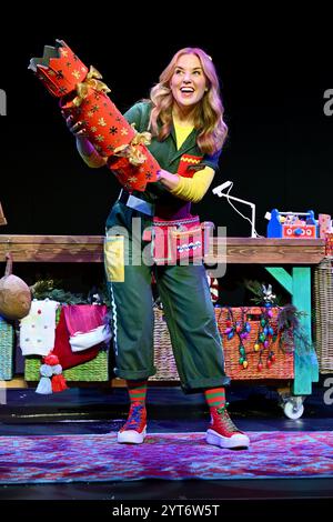 London, Großbritannien. Maddie Moate. Maddie Moates sehr kurioser Weihnachtsfoto, das Apollo Theatre, Shaftesbury Avenue. Quelle: michael melia/Alamy Live News Stockfoto