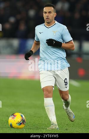 Rom, Italien. Dezember 2024. Pedro Eliezer Rodríguez Ledesma aus Latium beim italienischen Fußballspiel Freccia Rossa Coppa Italia (Italien-Cup) 2024–2025, SS Lazio gegen SSC Neapel im Olympiastadion. Endpunktzahl: SS Latium 3:1 SSC Neapel. (Foto: Marco Iacobucci/SOPA Images/SIPA USA) Credit: SIPA USA/Alamy Live News Stockfoto