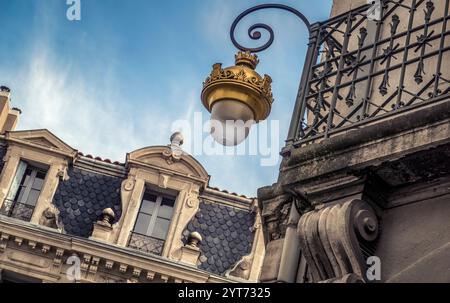 Straßenlaterne in Narbonne. Stockfoto