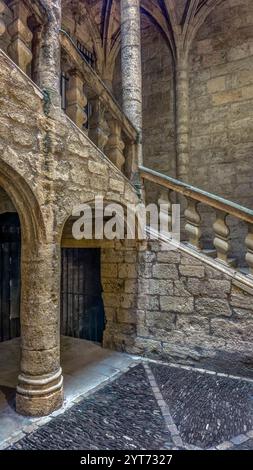 Innenhof des Hotels de Lacoste. Sie wurde im 16. Jahrhundert in Pezenas erbaut. Stockfoto