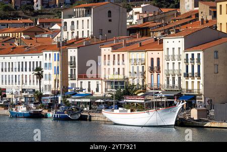 Boote im Hafen von Port-Vendres, Pyrenäen Orientales, Okzitanien, Frankreich. Stockfoto