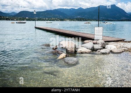 Italien, Peschiera del Garda (Verona), 26. Juni 2024: Klimawandel, auf dem Foto Hochwasser im Gardasee Foto © Matteo Biatta/Sintesi/Alamy Stock Photo Stockfoto