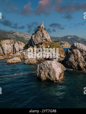 St. Nedjelja Kirche Orthodoxe Kirche in Montenegro an der Adria, Balkan Stockfoto