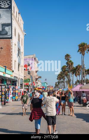 Lebendige Szene am Venice Beach Boardwalk in Los Angeles, Kalifornien Stockfoto