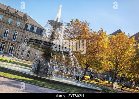 Schlossplatz im Herbst. Stuttgart, Baden-Württemberg, Deutschland. Stockfoto