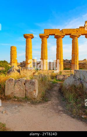 Tempel C, Archäologischer Park Selinunte, Selinunte, Bezirk Trapani, Sizilien, Italien Stockfoto