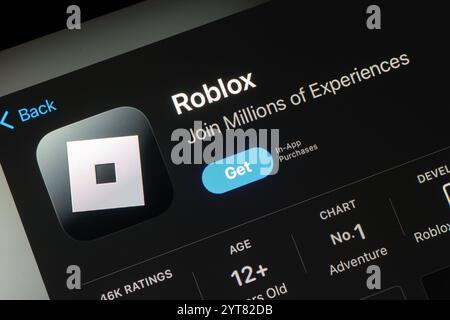 OSTRAVA, TSCHECHIEN - 27. JULI 2024: App Store mit Roblox Mobile App Game wird installiert Stockfoto