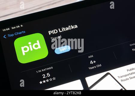 OSTRAVA. TSCHECHIEN - 28. SEPTEMBER 2024: App Store mit PID Litacka Mobile App für den öffentlichen Nahverkehr in Prag Stockfoto