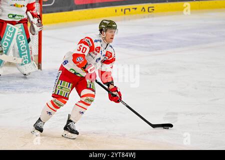 Linz, Österreich. Dezember 2024. LINZ, ÖSTERREICH - 6. DEZEMBER: Peter Spornberger von HCB Suedtirol Alperia während des zweitägigen EISHOCKEY League-Spiels zwischen Steinbach Black Wings Linz und HCB Suedtirol Alperia in der Linz AG Arena am 6. Dezember 2024 in Linz, Österreich.241206 SEPA 20 016 - 20241206 PD10371 Credit: APA-PictureDesk/Alamy Live News Stockfoto