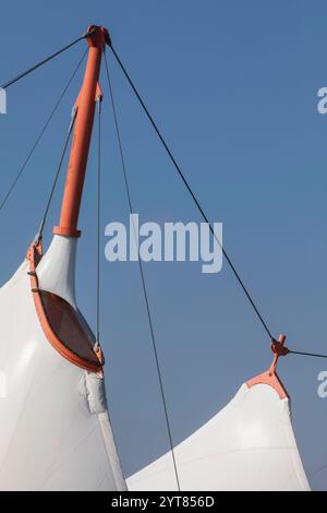 England, Kent, Ashford, das Ashford Designer Outlet mit Stoffdach entworfen von Richard Rogers Stockfoto