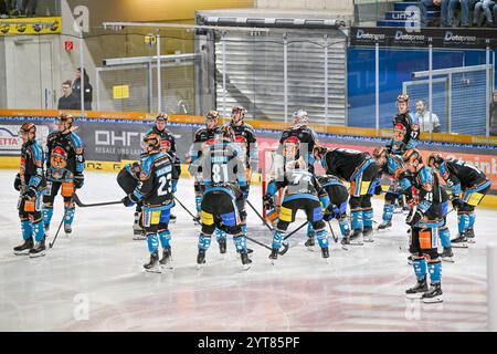 Linz, Österreich. Dezember 2024. LINZ, ÖSTERREICH - 6. DEZEMBER: Team von Steinbach Black Wings Linz während des zweitägigen EISHOCKEY League-Spiels zwischen Steinbach Black Wings Linz und HCB Suedtirol Alperia in der Linz AG Arena am 6. Dezember 2024 in Linz, Österreich.241206 SEPA 20 003 - 20241206 PD10396 Credit: APA-PictureDesk/Alamy Live News Stockfoto