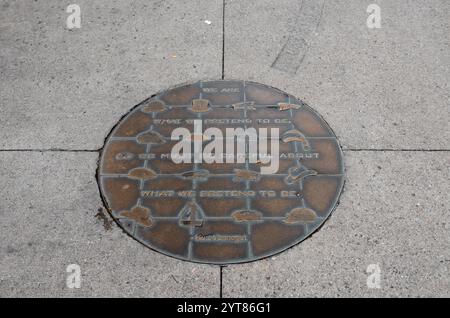 Iowa City, IA USA - 22. Juli 2017: Der Literaturspaziergang in Iowa City, einer UNESCO-Stadt der Literatur, verbindet Schriftsteller und ihr Publikum. Stockfoto