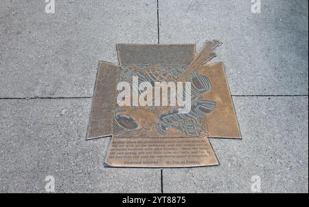 Iowa City, IA USA - 22. Juli 2017: Der Literaturspaziergang in Iowa City, einer UNESCO-Stadt der Literatur, verbindet Schriftsteller und ihr Publikum. Stockfoto