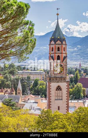 Der Glockenturm der Pfarrkirche St. Nikolaus, Meran, Trentino-Südtirol/Südtirol, Italien Stockfoto